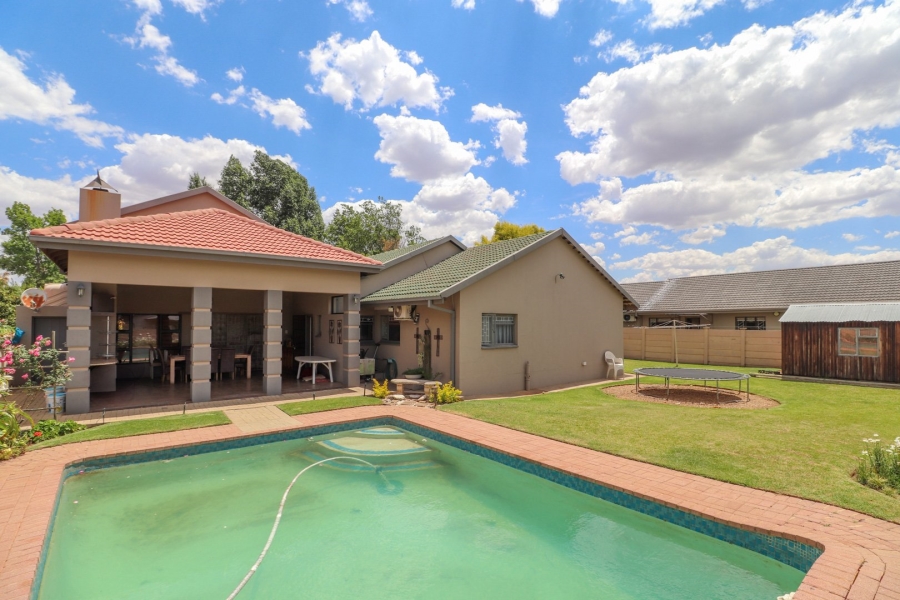 4 Bedroom Property for Sale in Flamwood North West